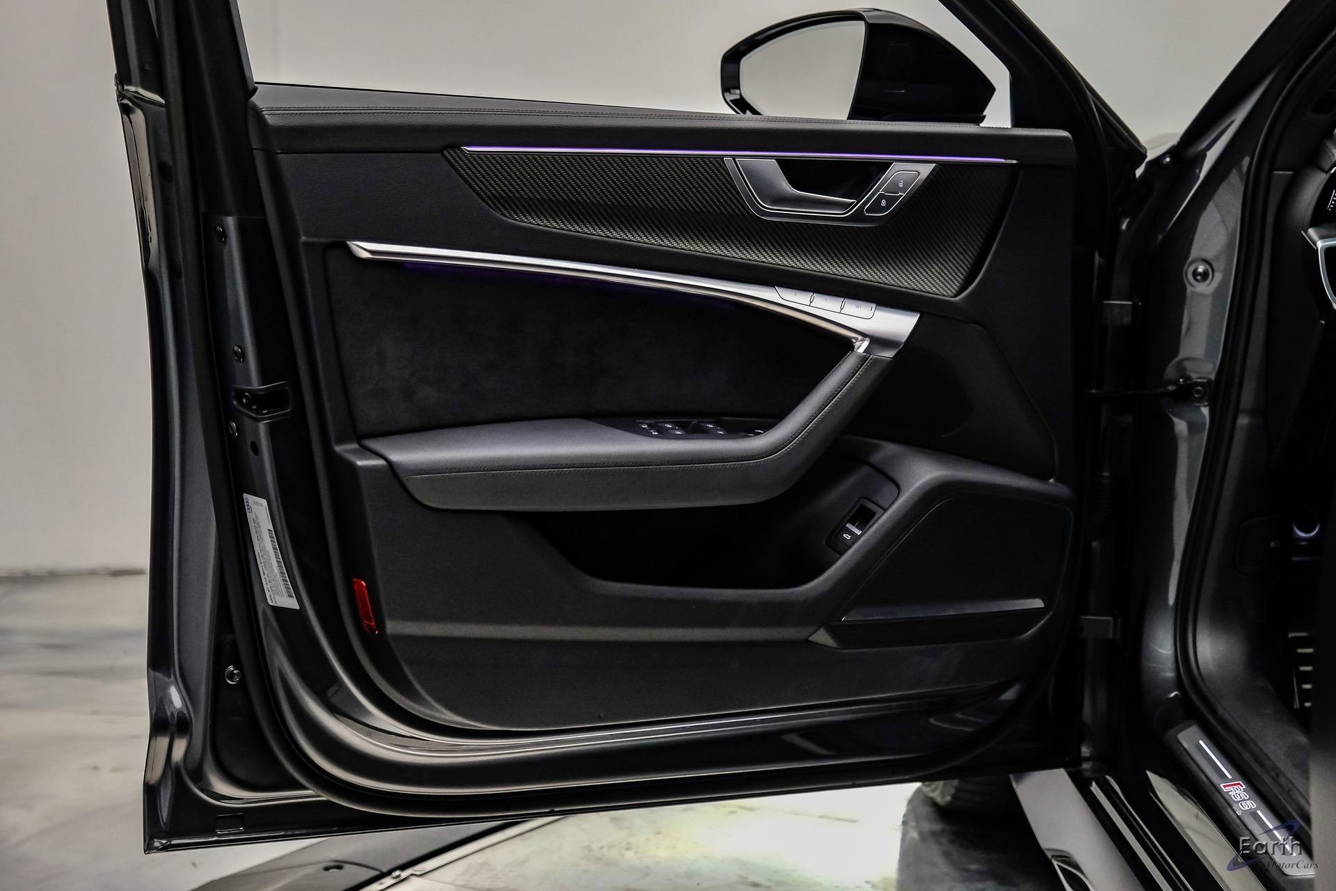 Used 2023 Audi RS 6 w/ Black Optic Package image 91