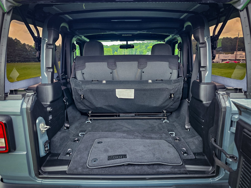 Used 2025 Jeep Wrangler Sport AWD/4WD image 29