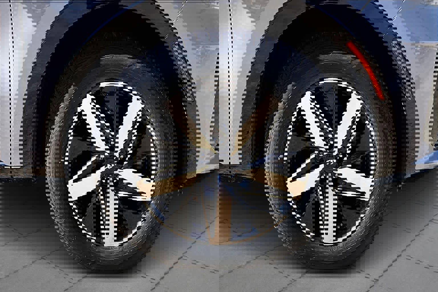 Used 2022 Kia Sorento EX image 9