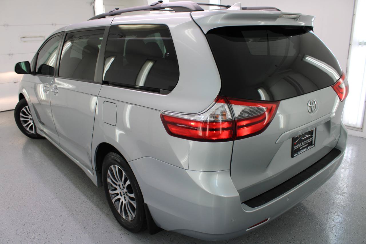 Used 2020 Toyota Sienna XLE Premium FWD image 22
