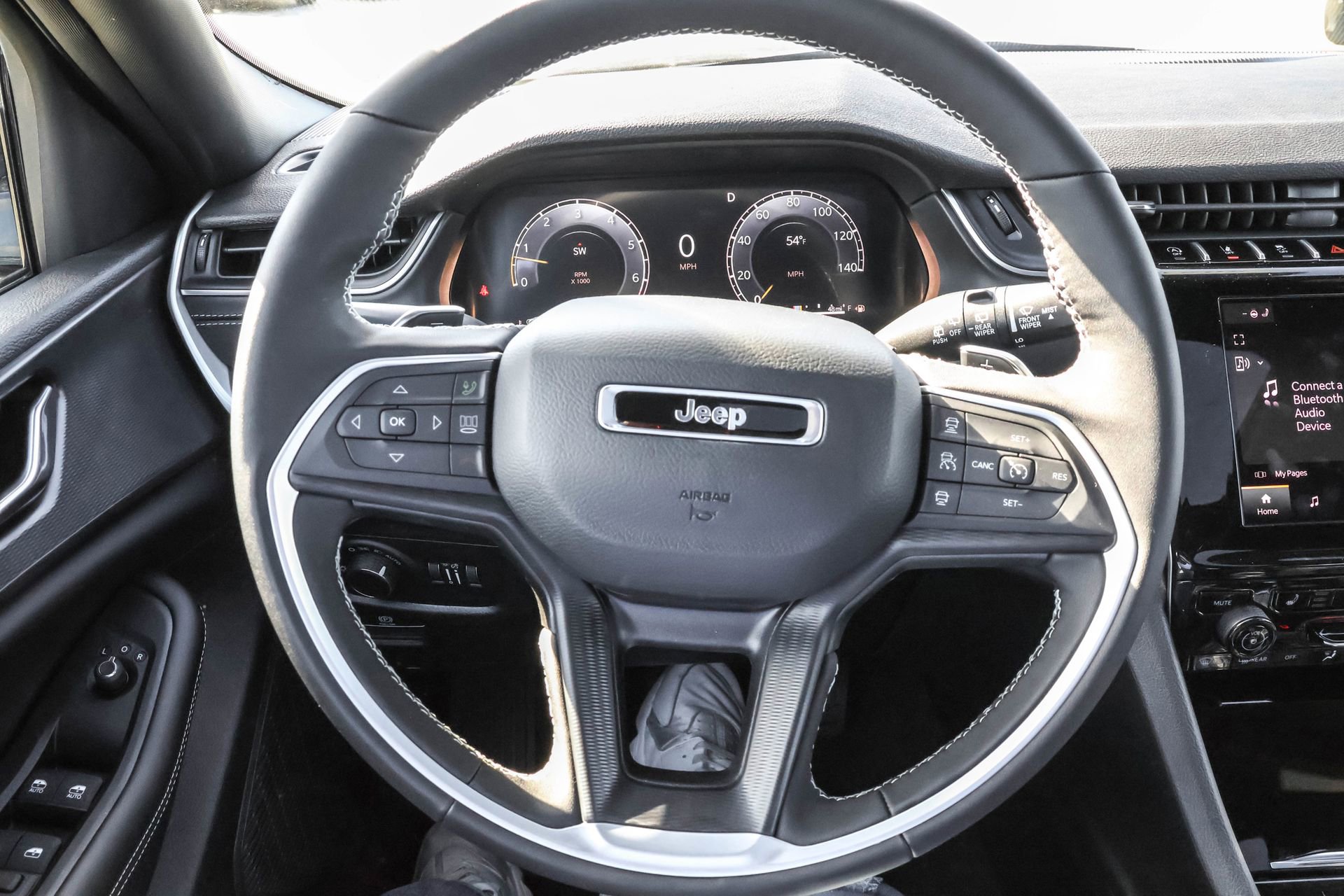 New 2025 Jeep Grand Cherokee Altitude image 27