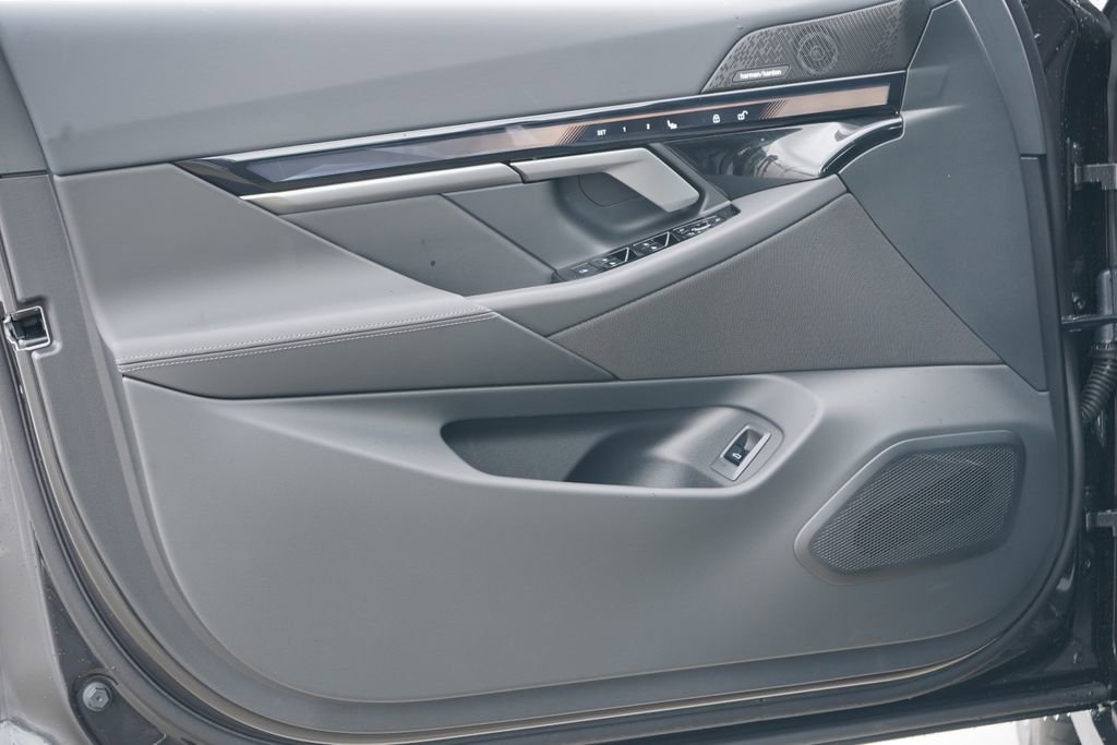 New 2026 BMW i5 eDrive40 w/ Premium Package image 10