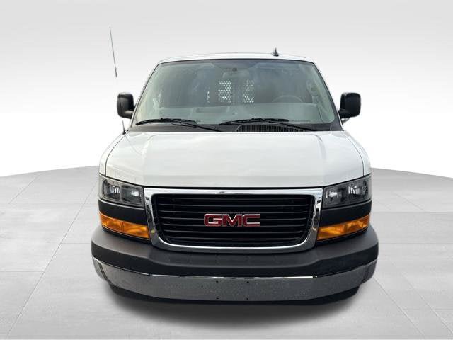 Used 2025 GMC Savana 2500 w/ Driver Convenience Package RWD image 2
