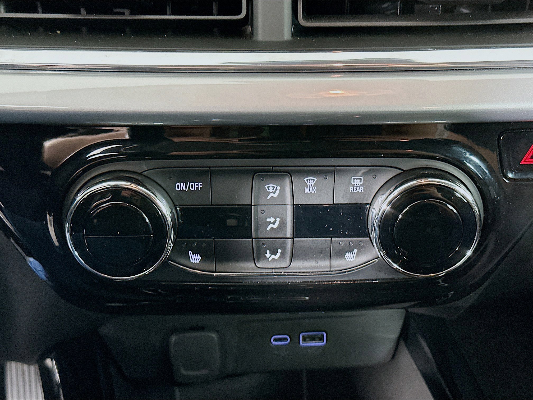 Used 2025 Chevrolet Trax LT w/ LT Convenience Package image 22