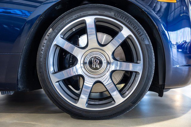 Used 2017 Rolls-Royce Wraith RWD image 23