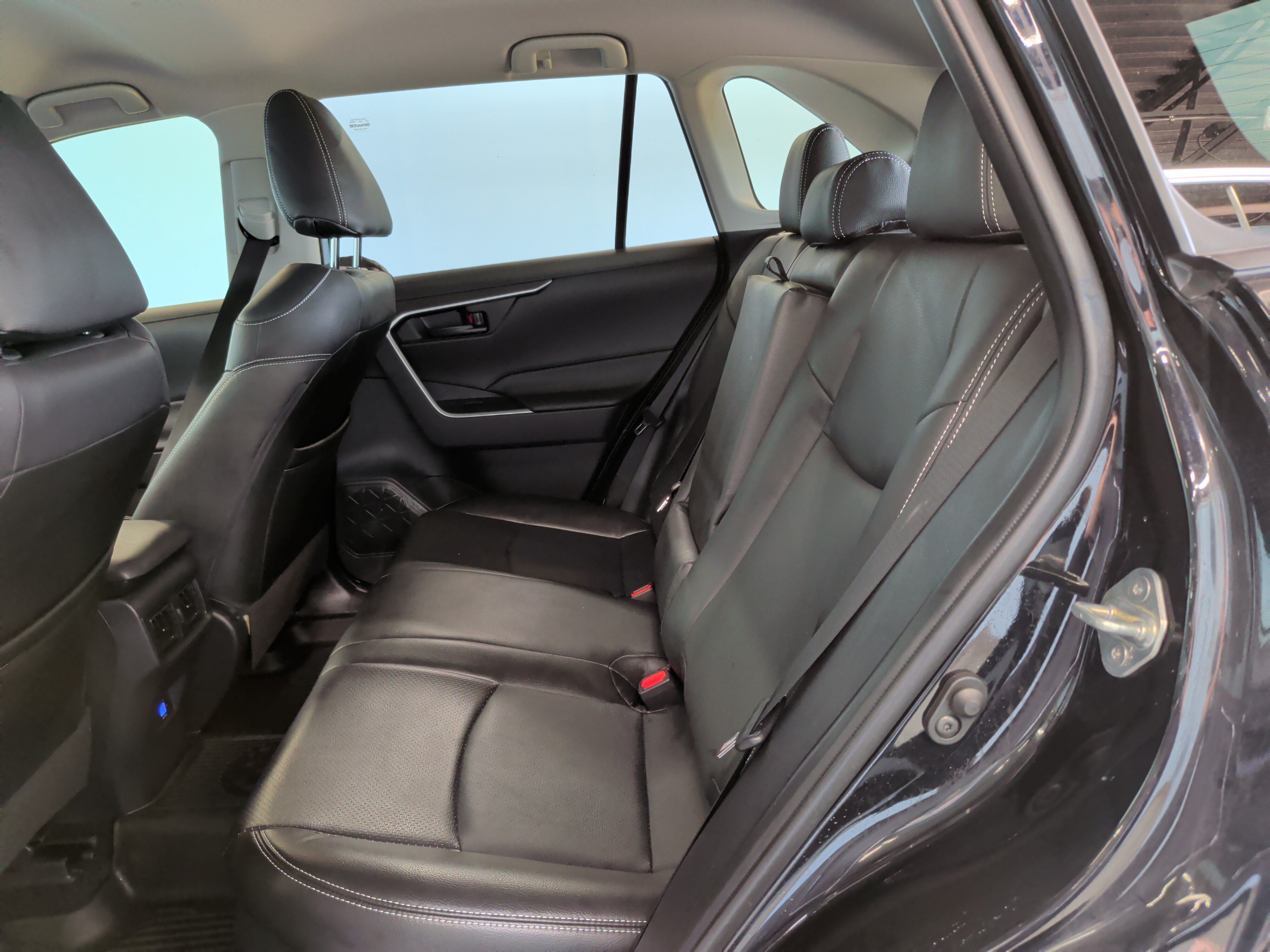 Certified 2025 Toyota RAV4 LE AWD/4WD image 29