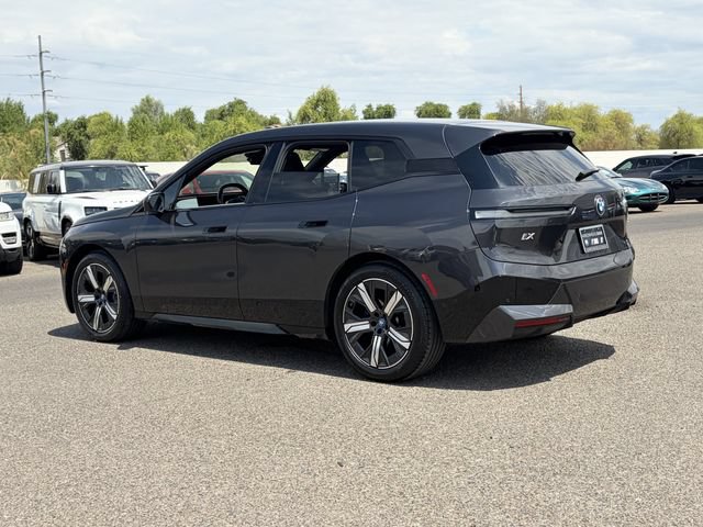 Used 2022 BMW iX xDrive50 w/ Premium Package AWD/4WD image 8