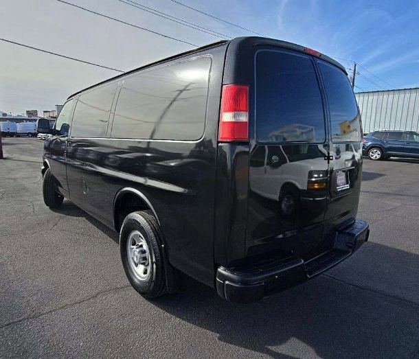 Used 2018 Chevrolet Express 2500 w/ Driver Convenience Package image 4