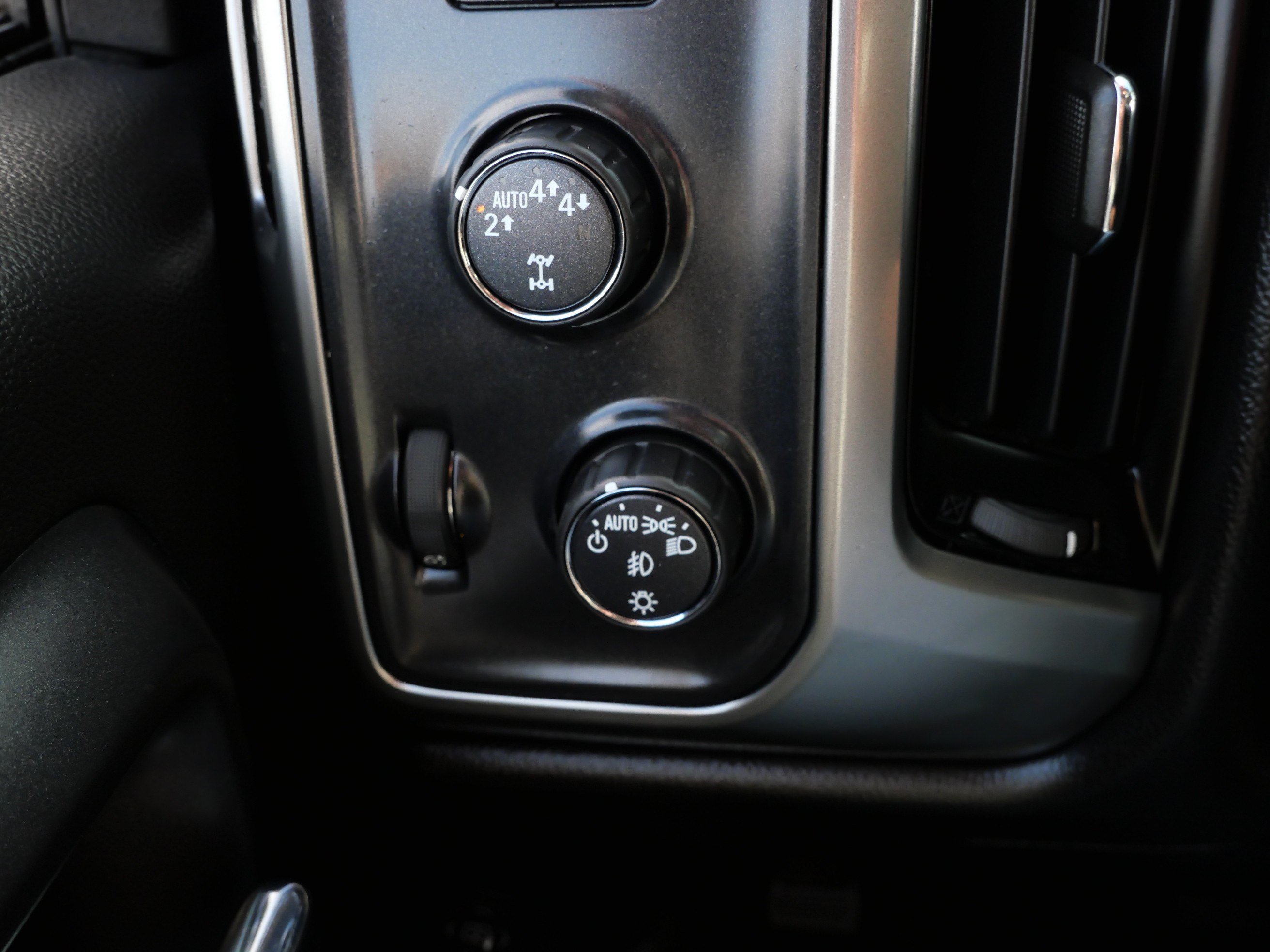 Used 2018 Chevrolet Silverado 1500 LT w/ All Star Edition AWD/4WD image 35