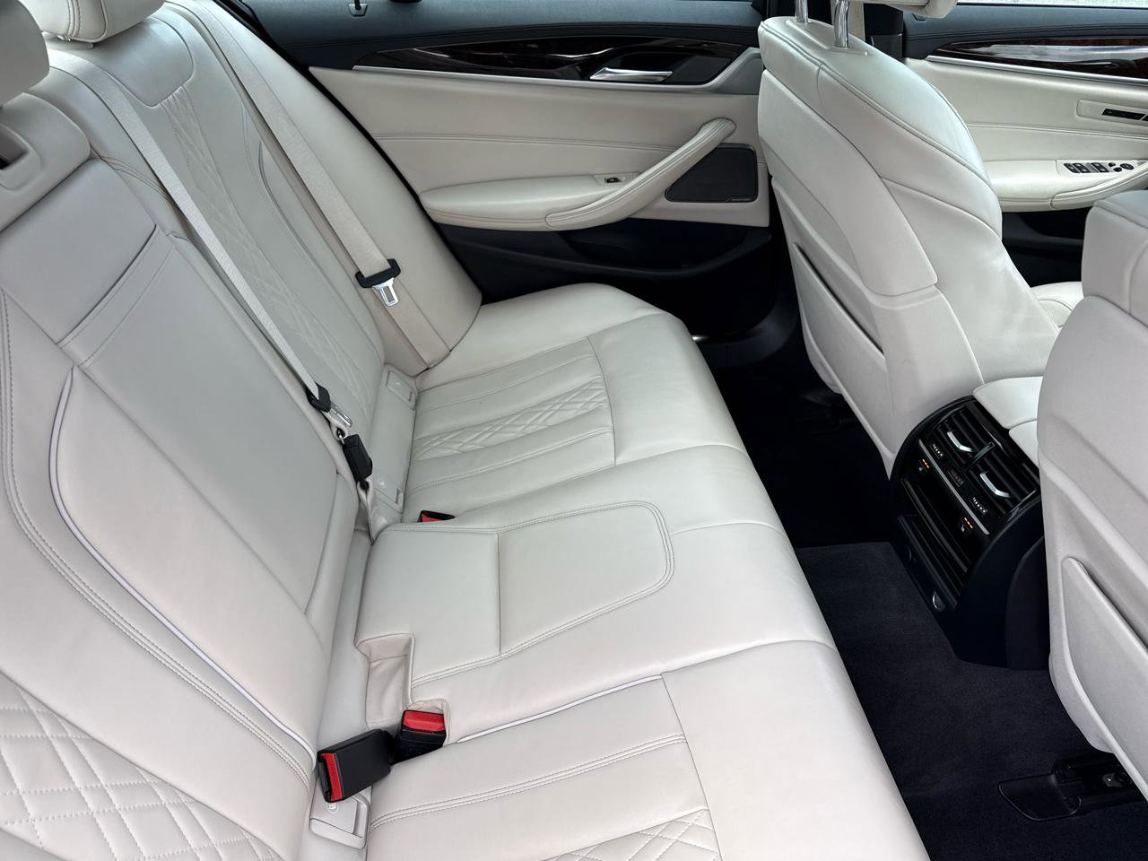 Used 2017 BMW 530i xDrive image 38