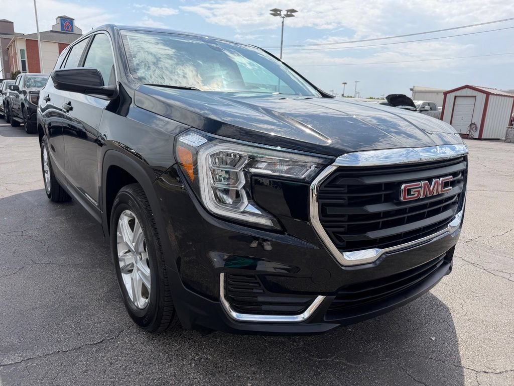Used 2024 GMC Terrain SLE FWD image 9