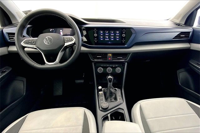 Certified 2023 Volkswagen Taos SE w/ Panoramic Sunroof Package image 15