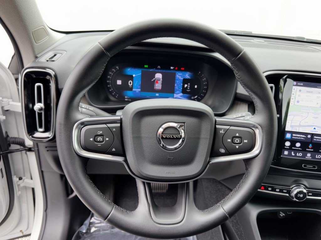 Used 2024 Volvo XC40 B5 Plus w/ Protection Package Premier AWD/4WD image 10