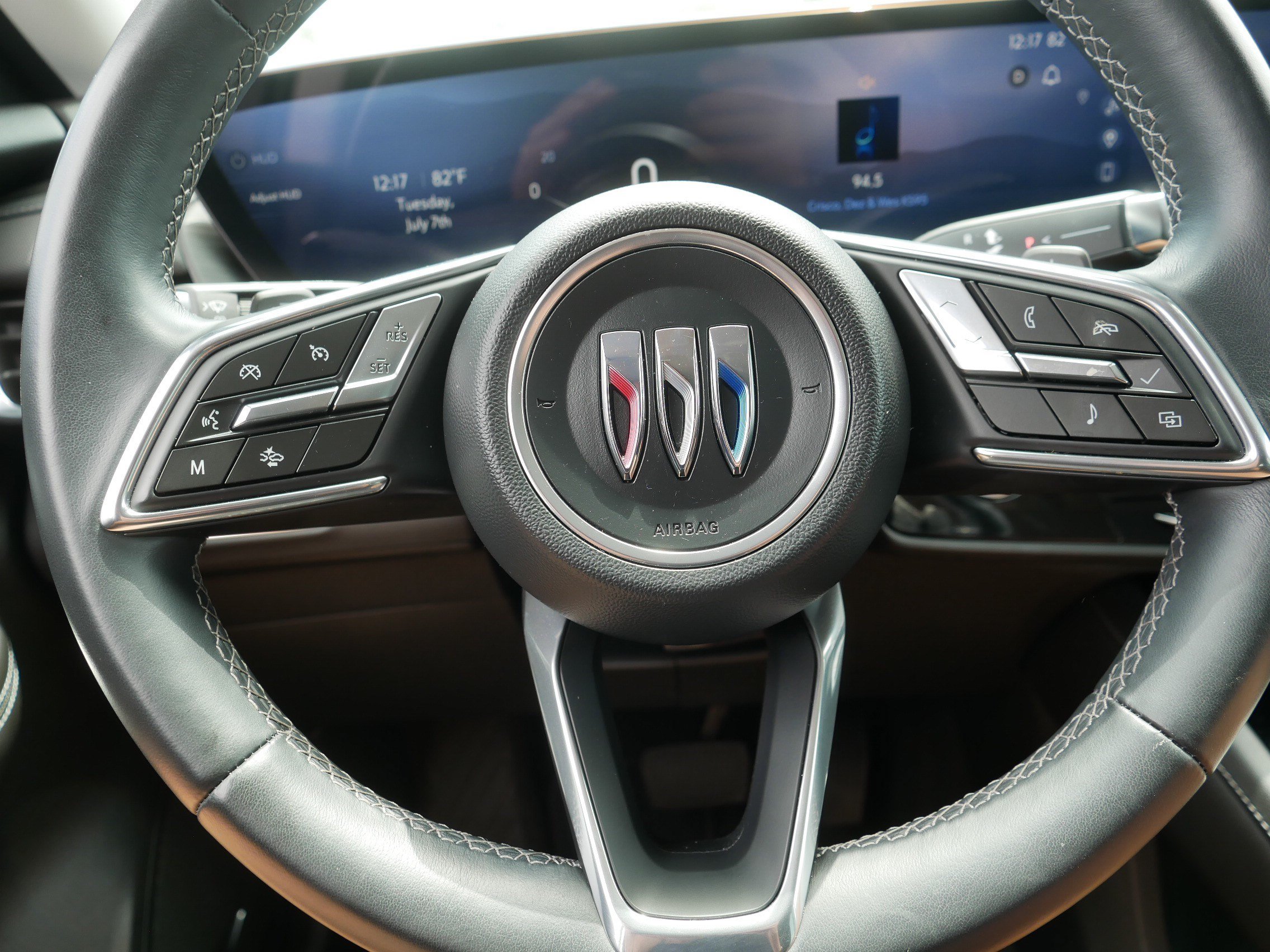 Used 2025 Buick Envision Preferred AWD/4WD image 25