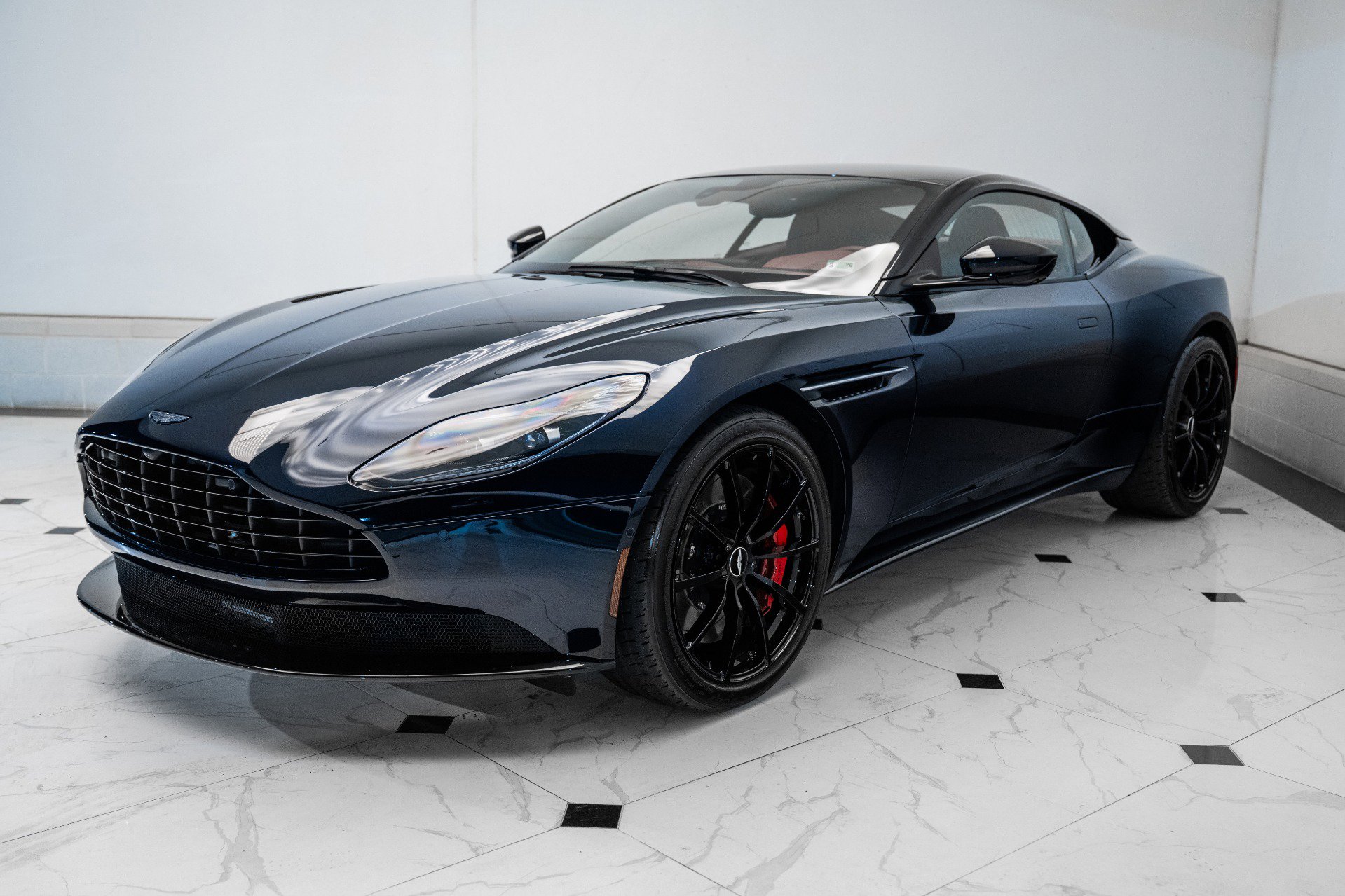 Used 2023 Aston Martin DB11 V8 image 41