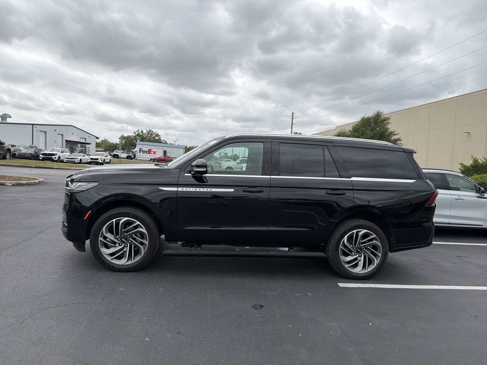 Used 2025 Lincoln Navigator Reserve AWD/4WD image 11