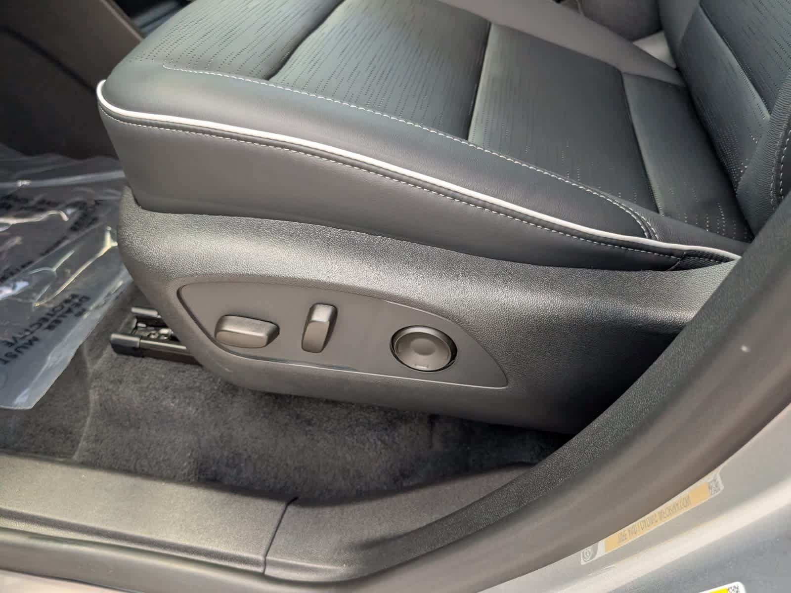 Certified 2026 Buick Enclave Sport Touring w/ Power Package AWD/4WD image 23