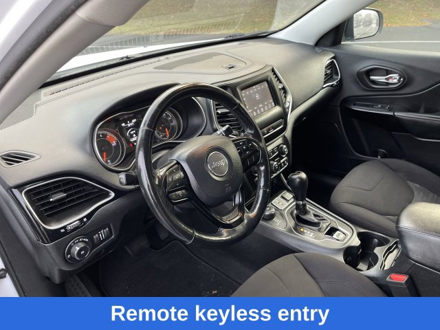 Used 2020 Jeep Cherokee Latitude w/ Cold Weather Group AWD/4WD image 11
