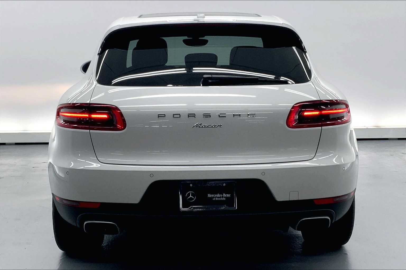 Used 2017 Porsche Macan AWD/4WD image 3