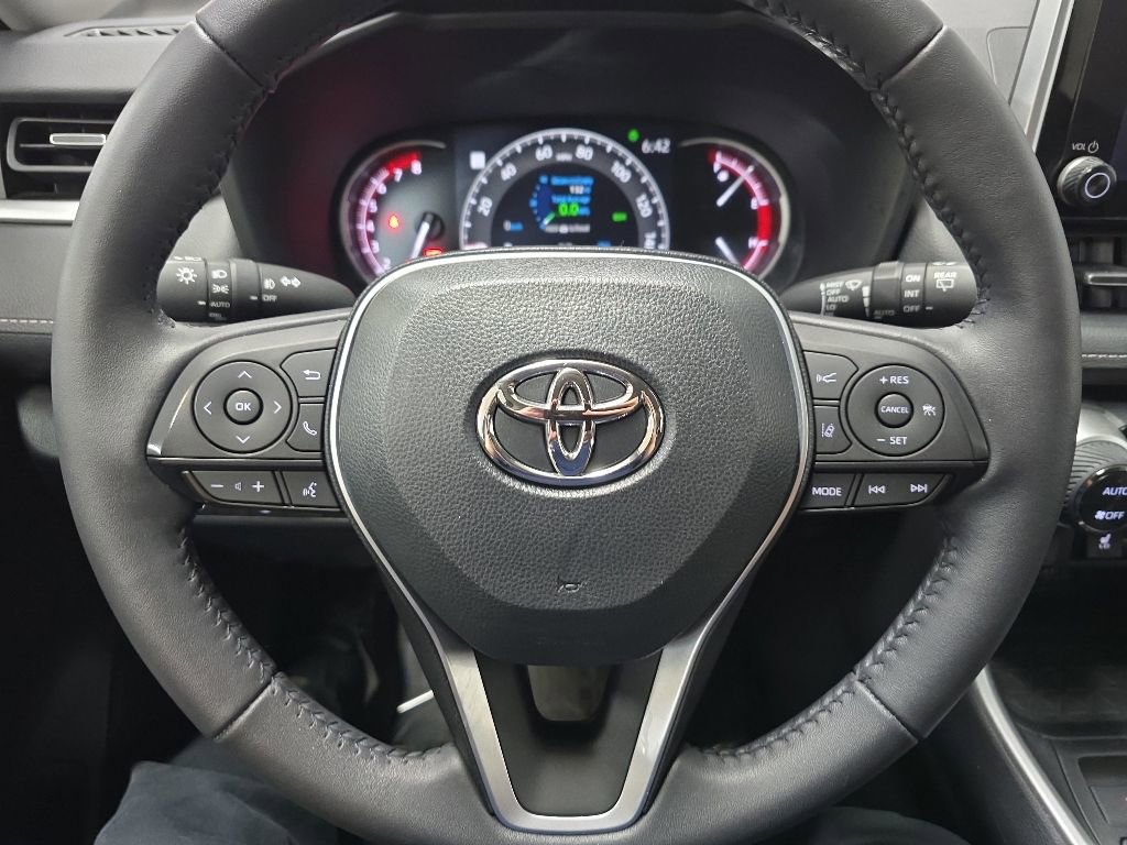 Used 2023 Toyota RAV4 XLE Premium AWD/4WD image 19
