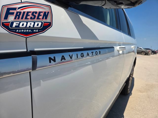 Used 2025 Lincoln Navigator L Reserve AWD/4WD image 8