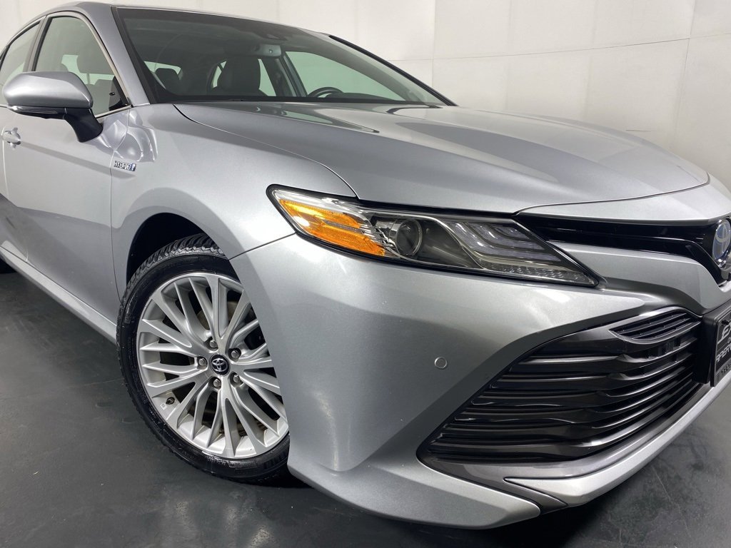 Used 2018 Toyota Camry XLE image 3