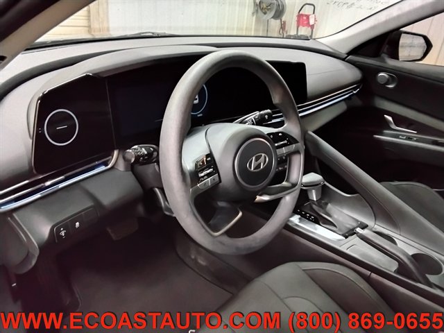 Used 2024 Hyundai Elantra SEL FWD image 11