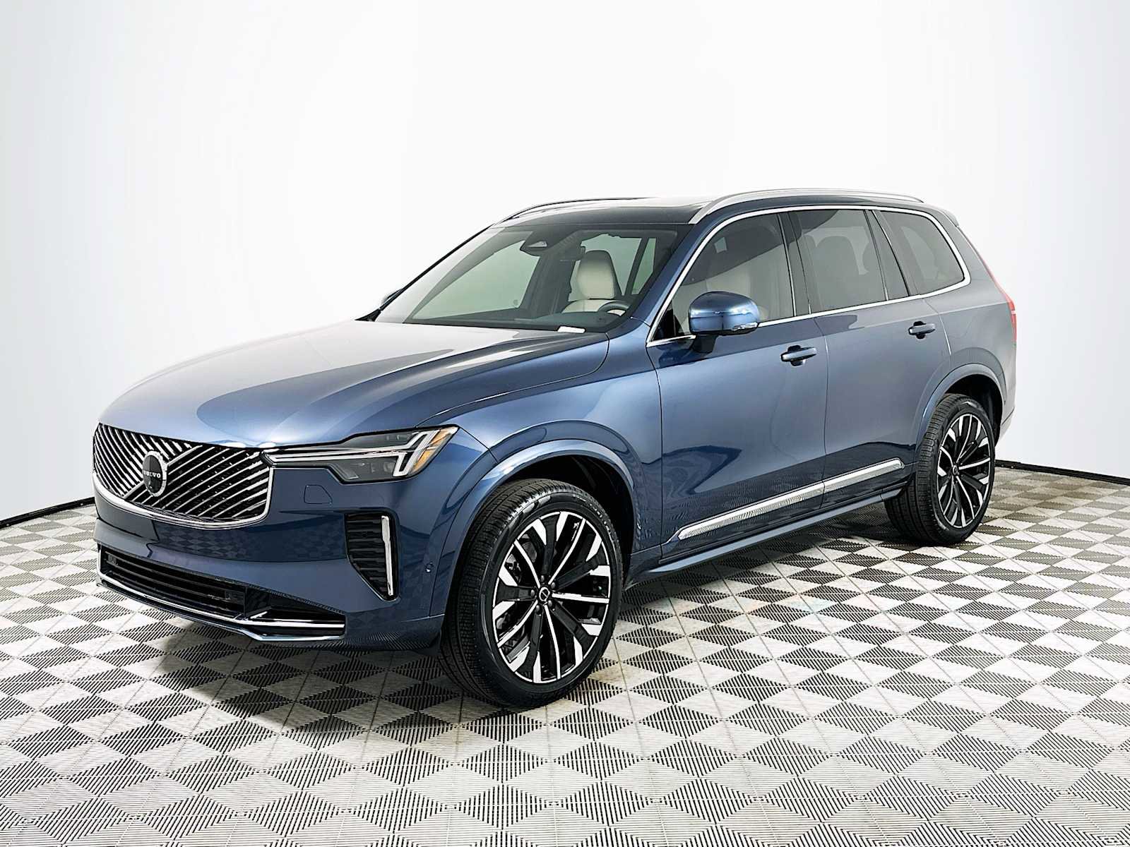 New 2026 Volvo XC90 B5 Plus w/ Protection Package AWD/4WD image 3
