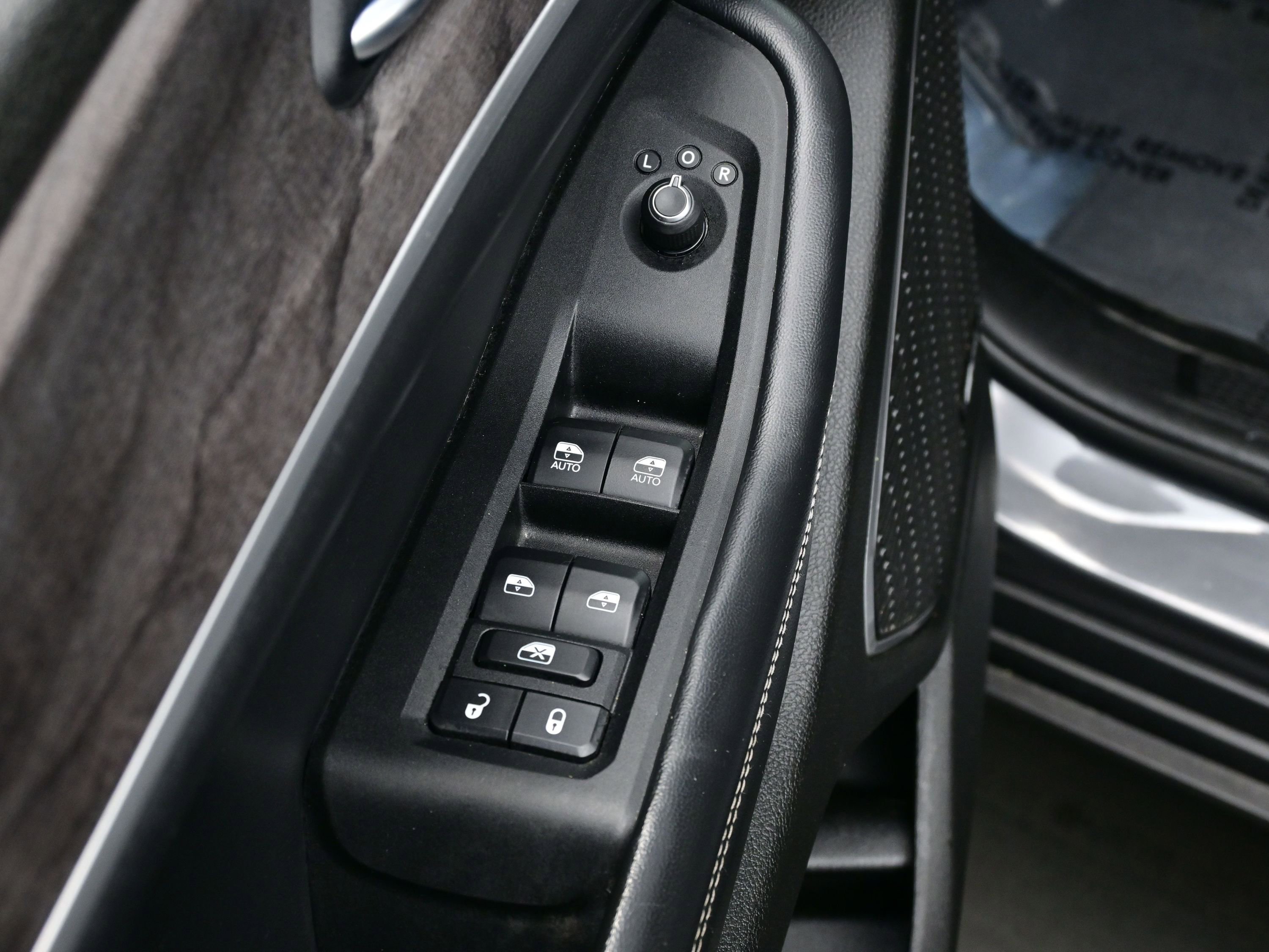 Used 2022 Jeep Grand Cherokee L Limited w/ Luxury Tech Group II image 10