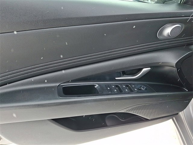 Certified 2023 Hyundai Elantra Limited w/ Preferred Accessory Package image 12