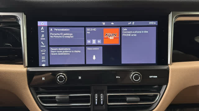 Used 2022 Porsche Macan AWD/4WD image 18