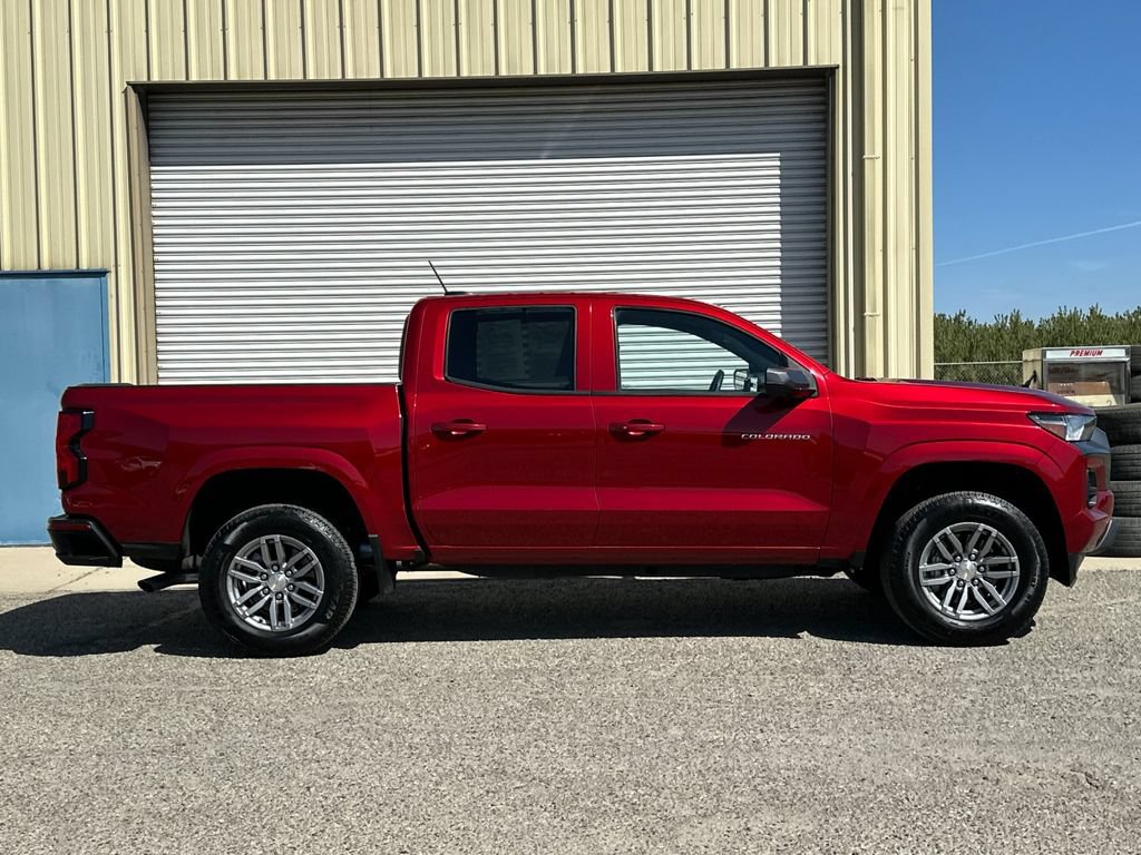 Used 2025 Chevrolet Colorado LT w/ Advanced Trailering Package RWD image 3