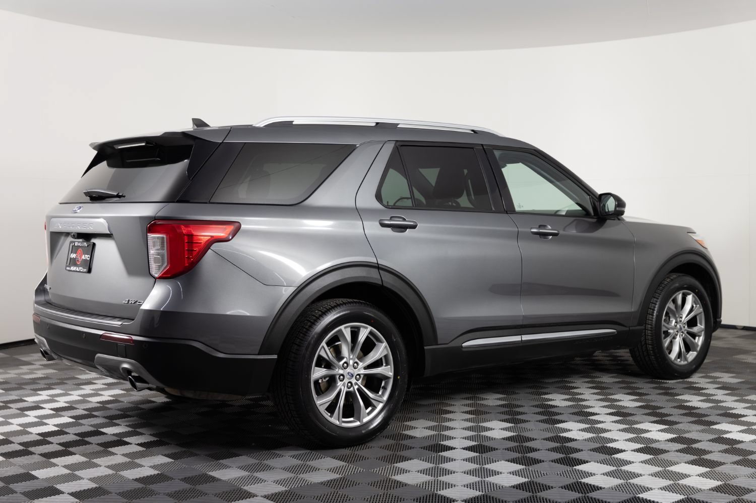 Used 2021 Ford Explorer Limited w/ Equipment Group 301A AWD/4WD image 8