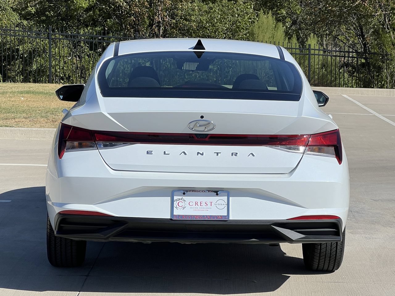 Used 2022 Hyundai Elantra SEL w/ Convenience Package FWD image 5