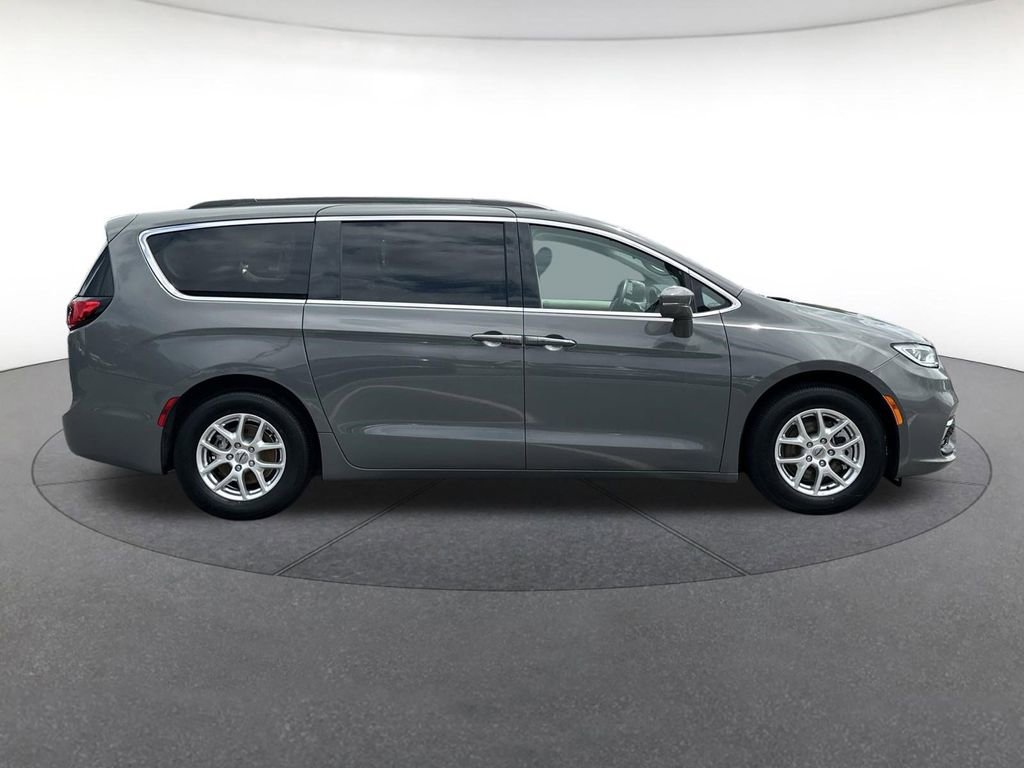 Used 2022 Chrysler Pacifica Touring-L FWD image 7