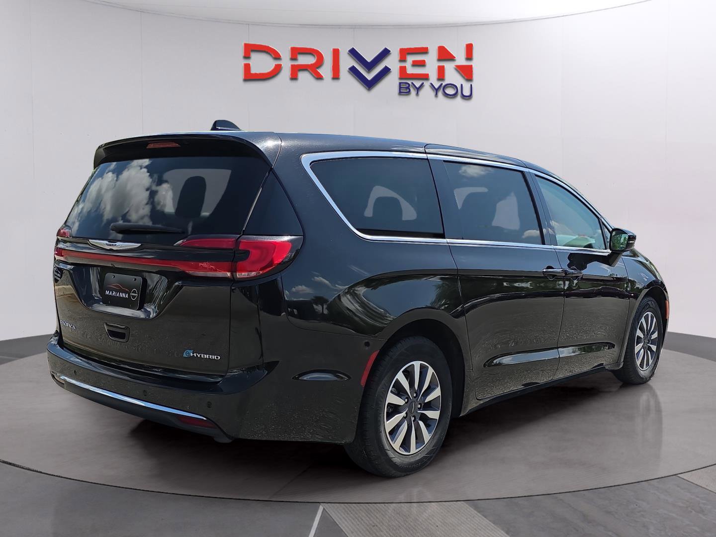 Used 2024 Chrysler Pacifica Select image 5