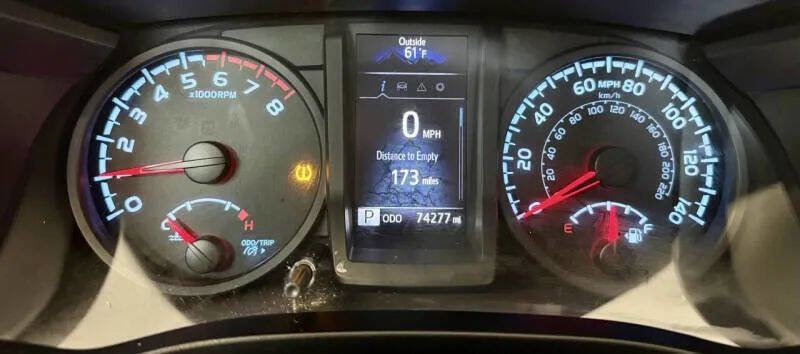Used 2018 Toyota Tacoma SR image 13