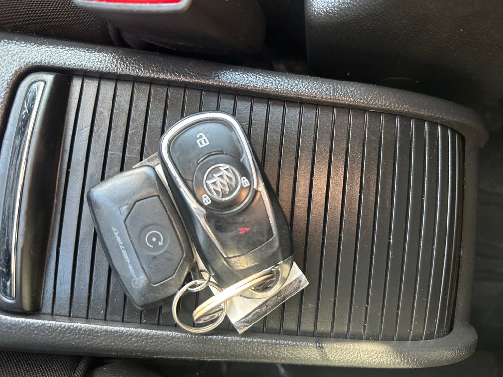 Used 2021 Buick Encore Preferred AWD/4WD image 21