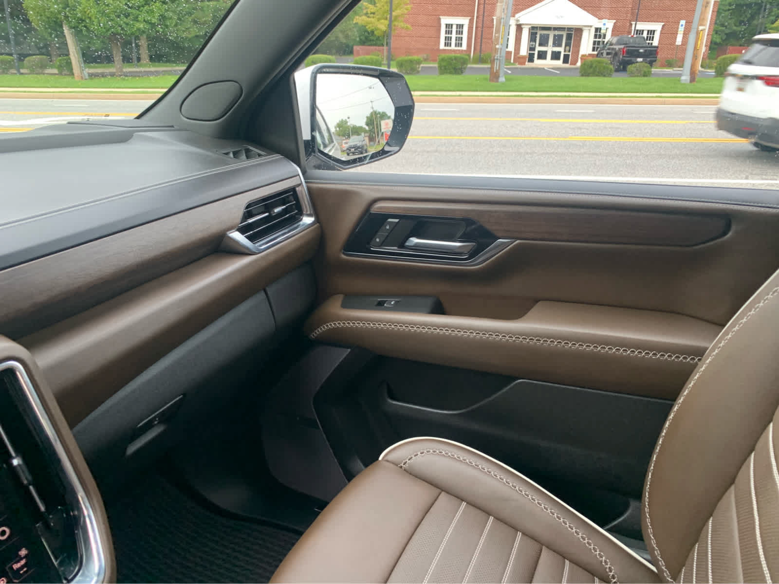 Used 2025 GMC Yukon XL Denali Ultimate AWD/4WD image 22