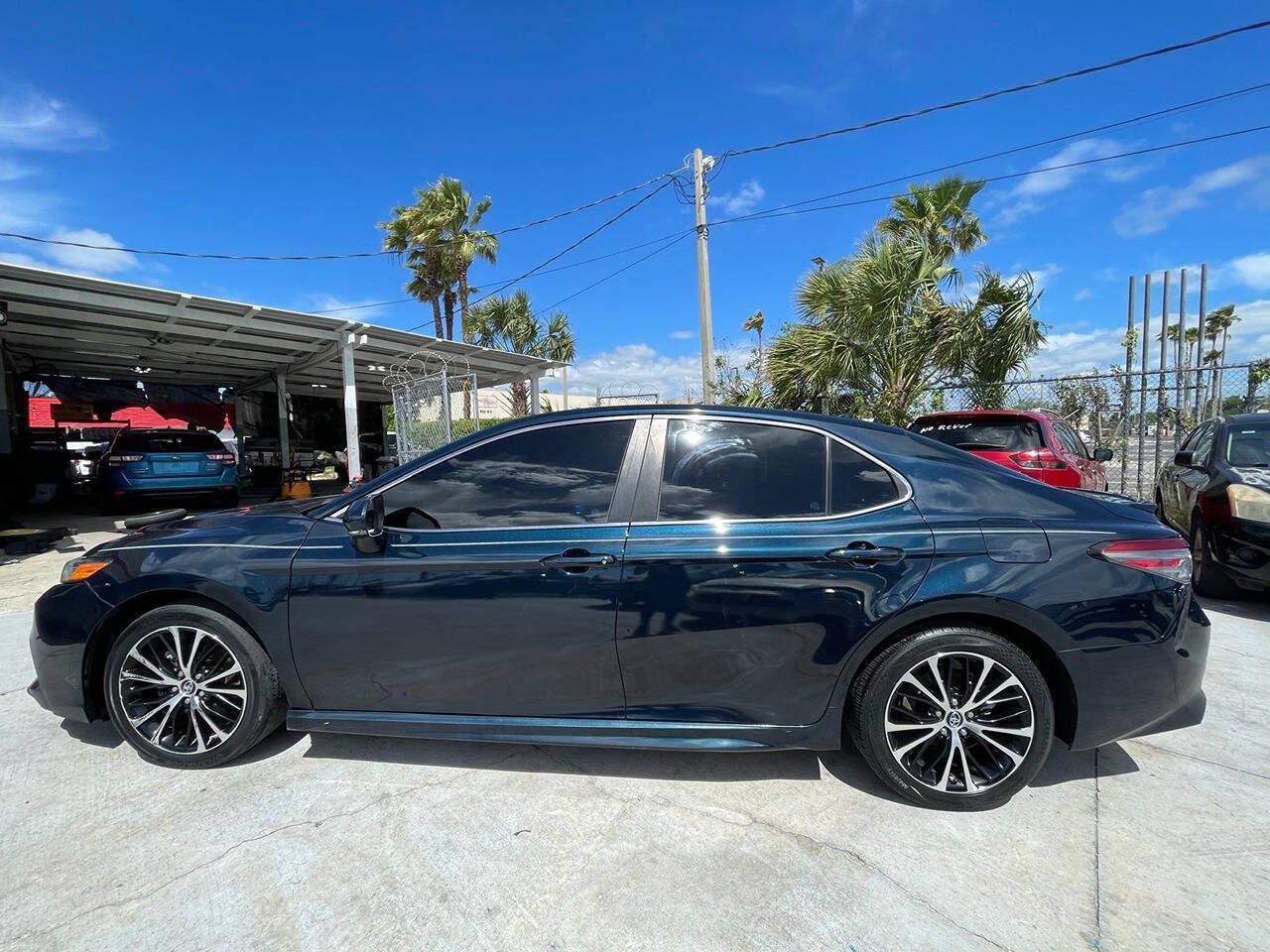 Used 2019 Toyota Camry SE w/ Convenience Package FWD image 5