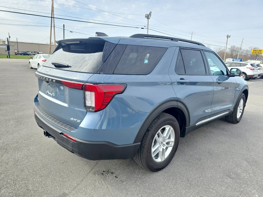 Used 2025 Ford Explorer Active AWD/4WD image 6