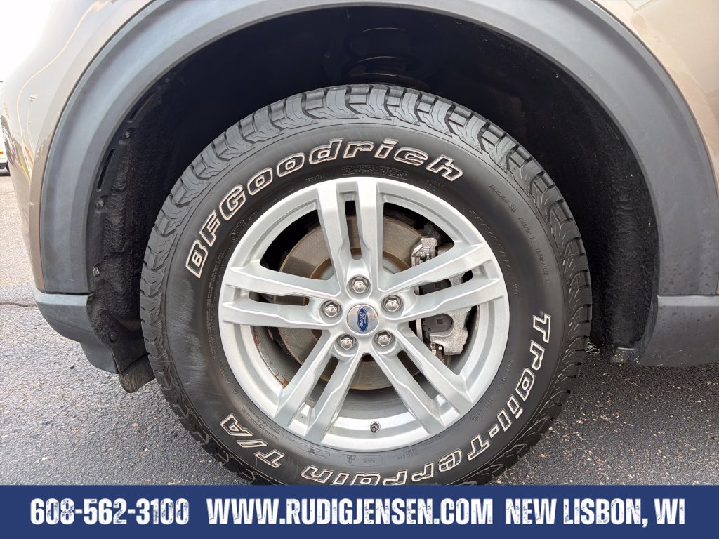 Used 2021 Ford Explorer XLT w/ Equipment Group 202A AWD/4WD image 26