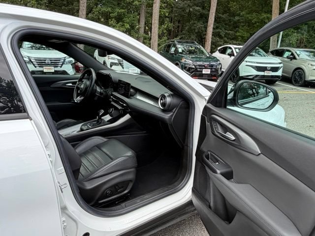 Used 2024 Alfa Romeo Tonale Ti w/ Premium Interior Package AWD/4WD image 34