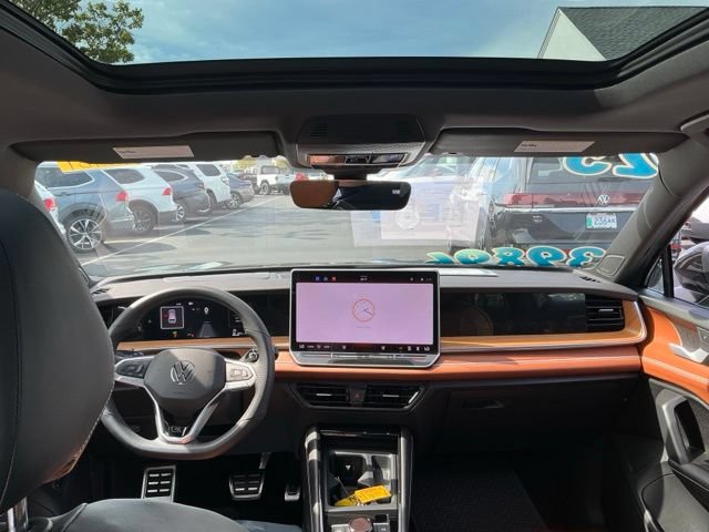 Certified 2025 Volkswagen Tiguan SEL R-Line AWD/4WD image 20