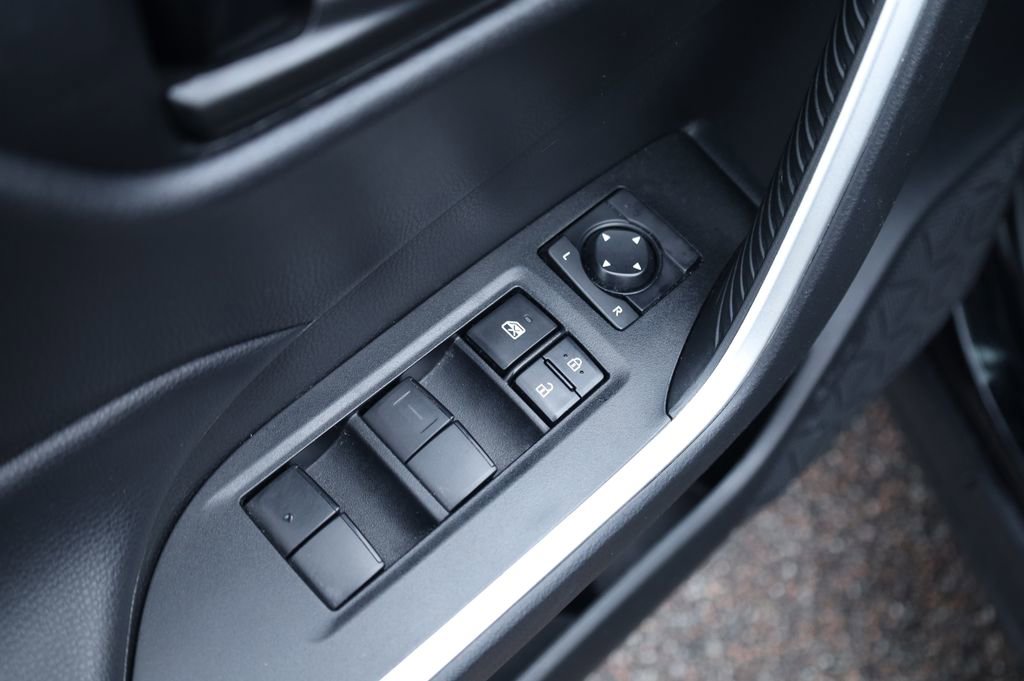 Used 2021 Toyota RAV4 LE image 25