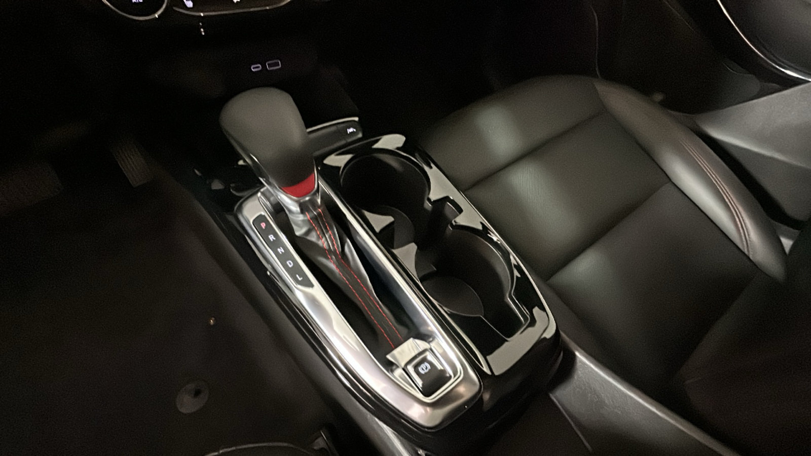 Used 2025 Chevrolet Trax RS FWD image 25