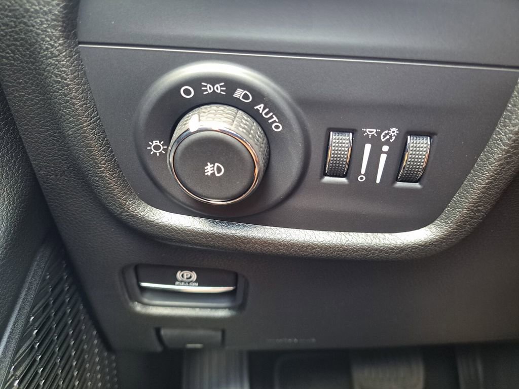 New 2025 Jeep Grand Cherokee L Limited w/ Black Appearance Package image 16