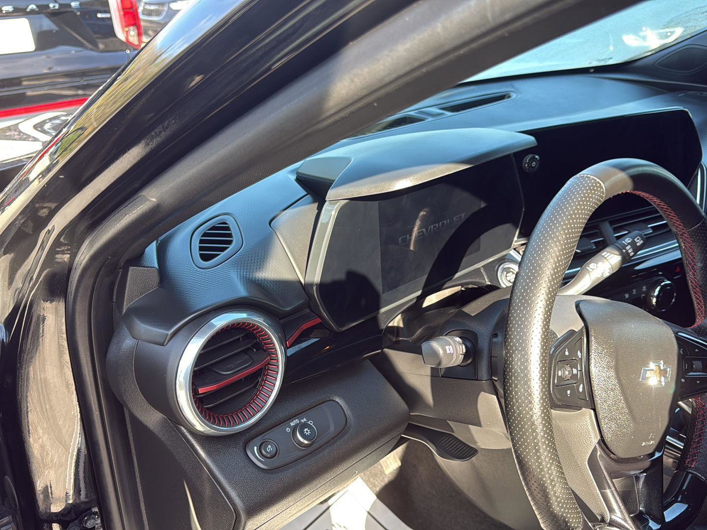 Used 2025 Chevrolet Trax RS w/ Driver Confidence Package FWD image 13