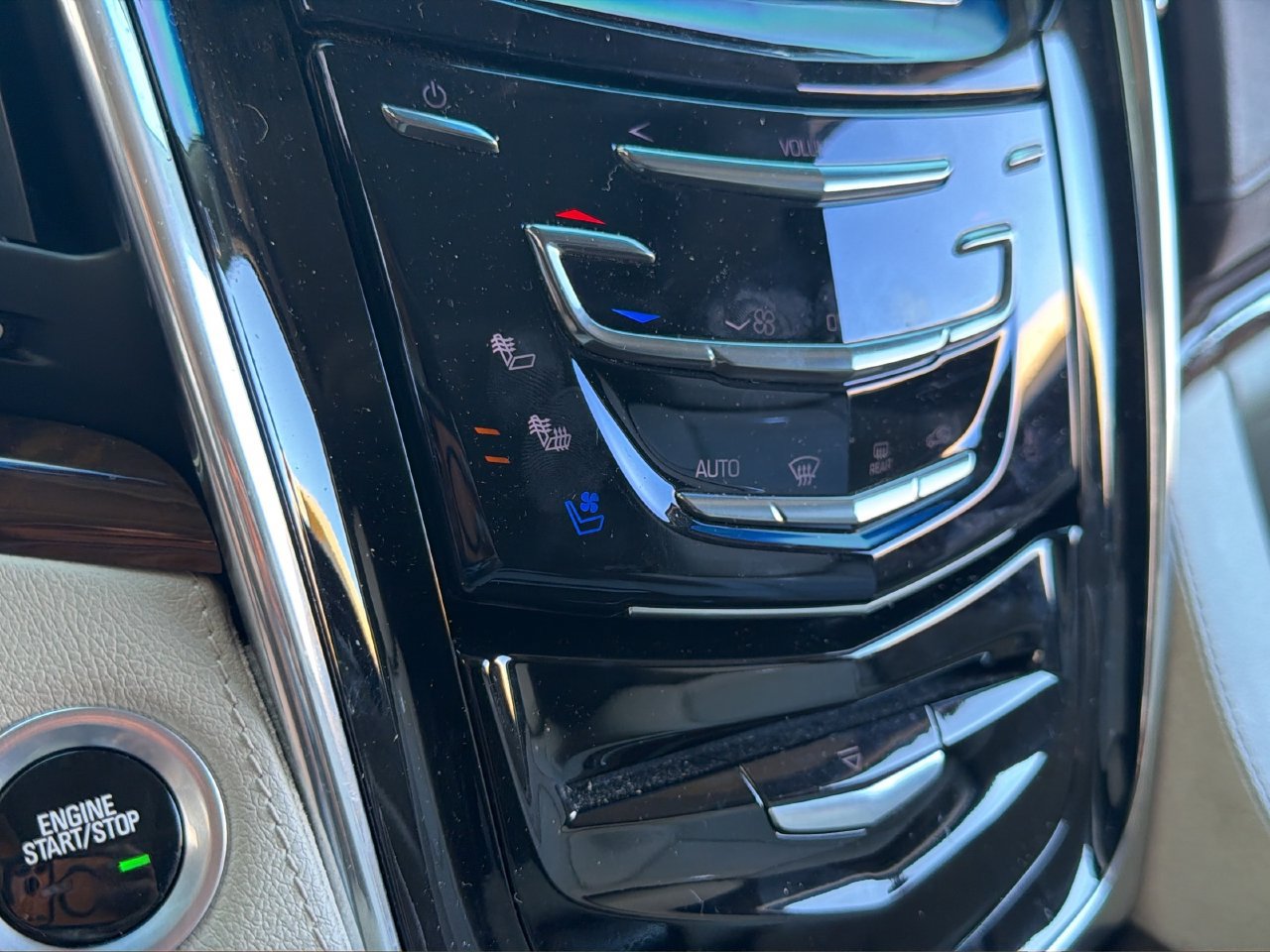 Used 2017 Cadillac Escalade Premium Luxury RWD image 27