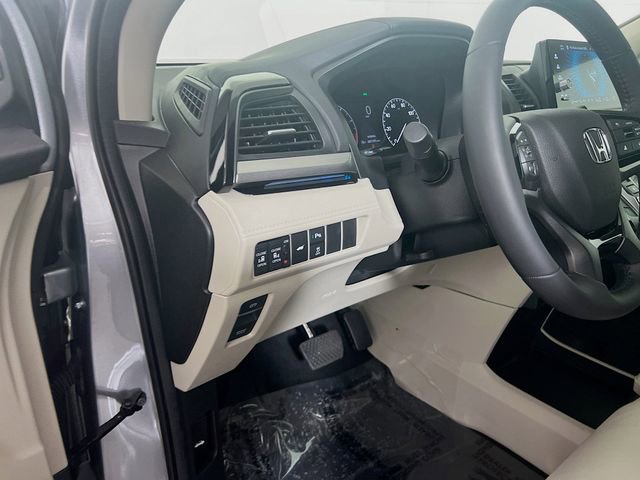 Certified 2026 Honda Odyssey Touring image 8